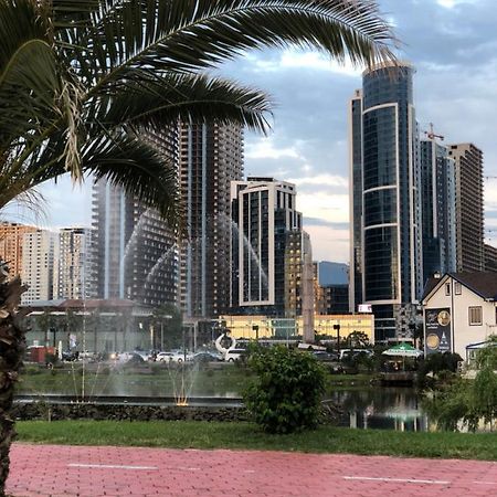 Апартамент У Моря Batumi Esterno foto