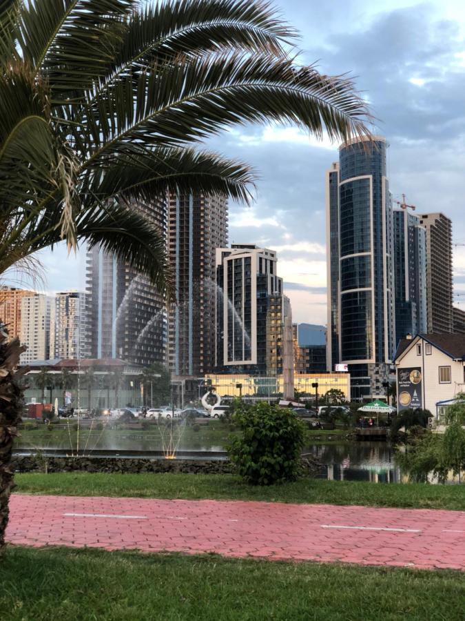 Апартамент У Моря Batumi Esterno foto